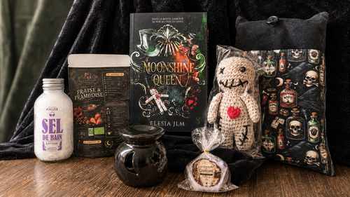 Vue d’ensemble de la Box Sorcière Vaudou avec abonnement, Moonshine Queen et tous les goodies